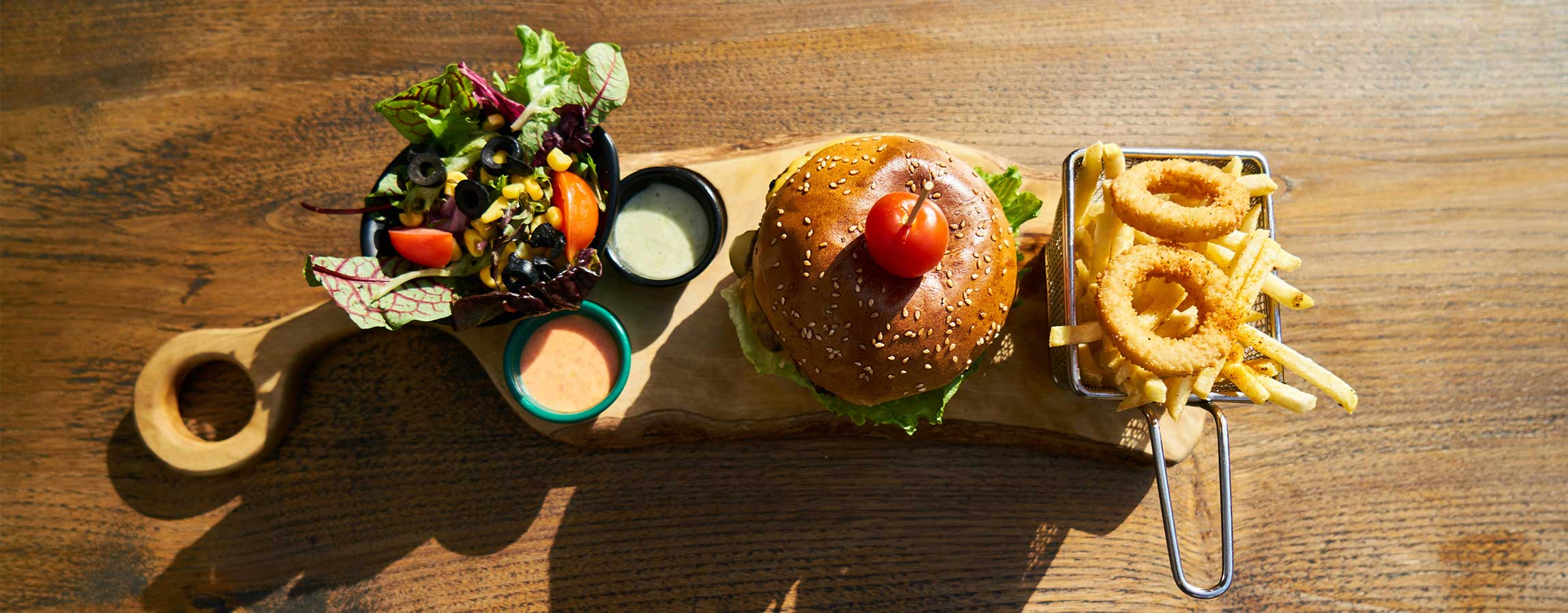 Sauces and burgers with ASEPT food dispensers